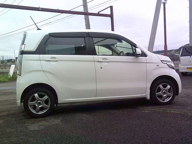 当店の展示車は全てエンジンルーム洗浄に前後フェンダー内及び下回りも洗浄済みですので御来店の際には是非のぞいて見てください！（エンジンは箱バンタイプは除く）