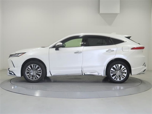 豪華装備の内装にエレガントなデザインのSUV。