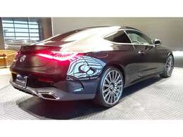 メルセデスの認定中古車「サーティファイドカー」では、万一お車が故障した場合も、ご購入後1年間もしくは2年間※は走行距離にかかわらずメルセデス・ベンツ正規サービスネットワークで無料修理いたします。