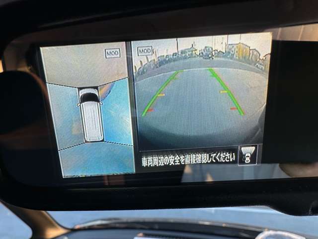 【アラウンドビューモニター】車を上から見下ろしているかのような映像で周囲の状況がひと目で確認、狭い駐車場に駐車するときも安心です♪♪障害物などがあると警告音がなりますので安心して駐車が出来ます★