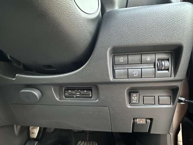 ボタン一つで運転席から左スライドドアの開閉ができます★ETCも付いているので便利です♪