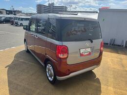 リヤドア・リヤクォーター・バックドアウィンドウにスモークドガラスを採用