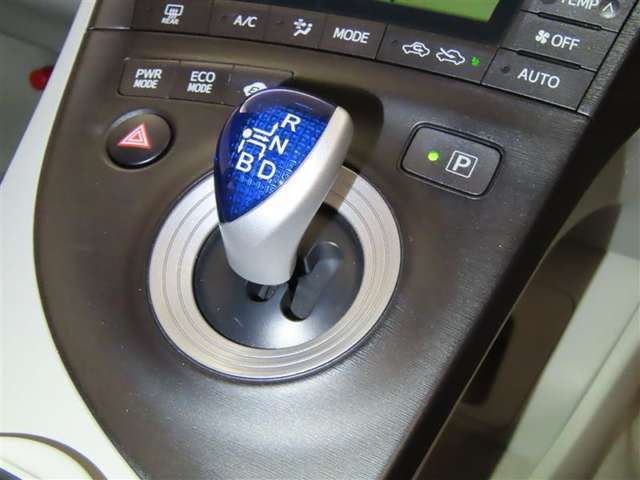軽い力でシフトチェンジができる「エレクトロシフトマチック」を装備しております。