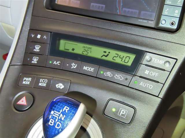 オートエアコンを装備しております。
