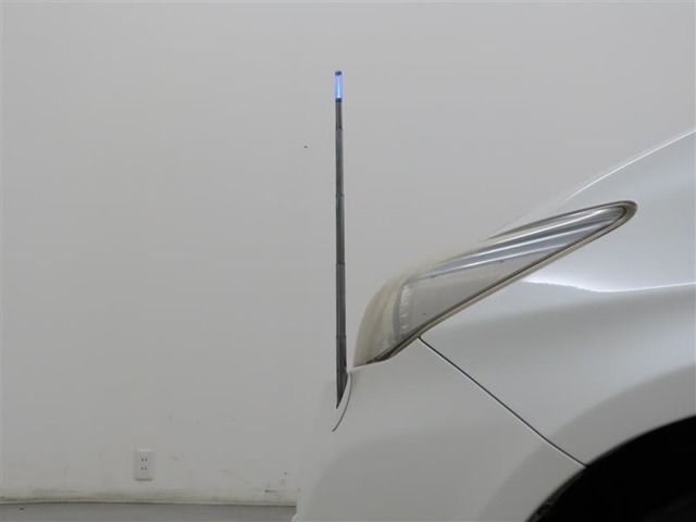 電動伸縮フェンダーランプを装備しております。