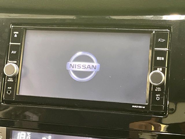 【純正ナビ】人気の純正ナビを装備。オーディオ機能も充実しており、Bluetooth接続すればお持ちのスマホやMP3プレイヤーの音楽を再生可能！毎日の運転がさらに楽しくなります！！
