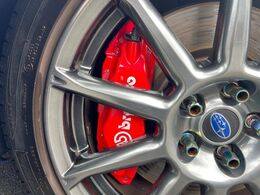 【ブレンボ製キャリパー】ハイパワー車両には強力なブレーキが必須！世界のスーパーカーにも採用されるイタリアの高級メーカー「ブレンボ」を装着！色鮮やかなキャリパーがスポーティな印象を引き立てます♪