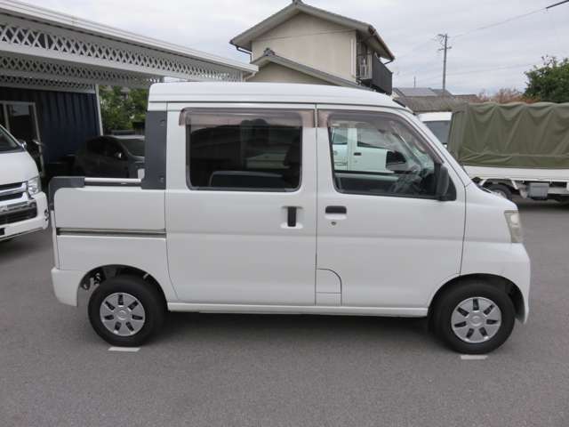 自社では板金塗装ブースも完備しておりますので車体の＊擦り傷＊へこみなどもしっかりと修理させていただいております！