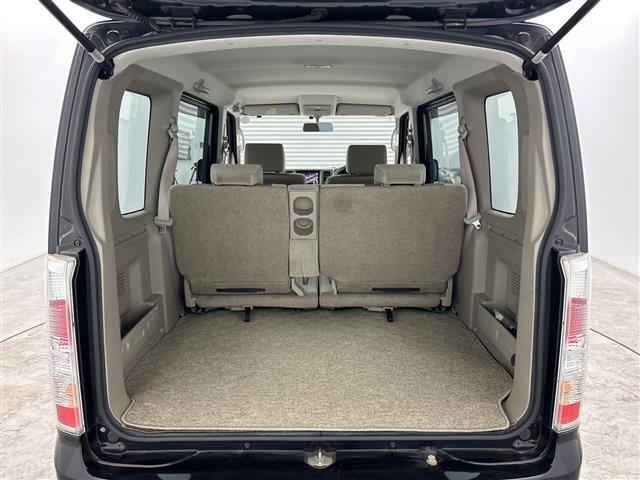 【トランク】積み込みやすくて、たっぷり積める荷室です。シートアレンジできるものは、乗車人数と荷物の量や大きさによってシートを動かすことができるので、より快適なドライブが可能です！