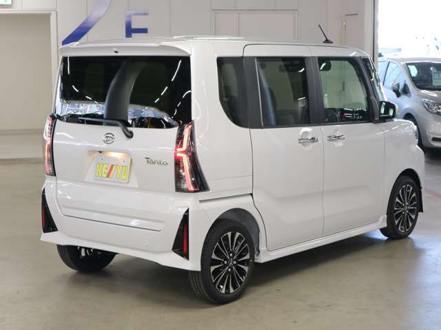 自社陸運局指定工場完備！国家資格車検検査員資格を持った整備士による整備。走行に関係のない所も不具合箇所があれば修理してお渡しいたします。
