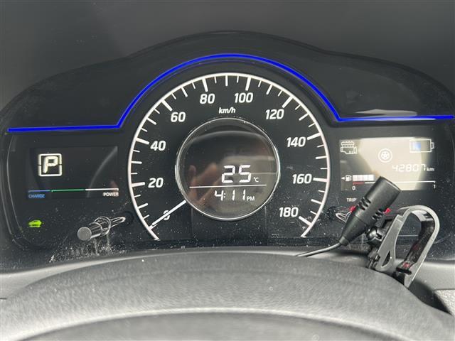 こちらに掲載されている車両以外にも展示車両は多数ございます。色違い、グレード違い、多少ご希望に添えない場合も一度ご連絡いただければと思います。すぐにご希望の車両をお探しいたします。
