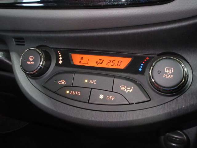 ワンタッチで快適な温度に調整してくれます、AUTOエアコンです♪