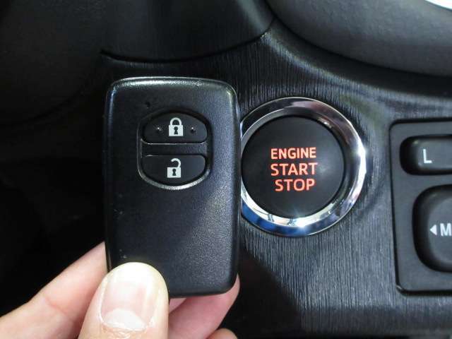 鍵を出さずに、施錠・エンジン始動が可能な、スマートKeyです。