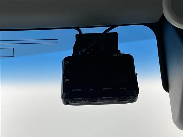 【ドライブレコーダー】映像・音声などの運転中の記録を残します。事故などを起こした起こされた時の証拠になりえますので、もしも時でも安心ですね。