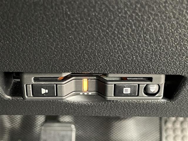 【ETC】有料道路を利用する際に料金所で停止することなく通過できる、ETC車載器（ノンストップ自動料金収受システム機器）が装備されています。セットアップを行うことで利用可能になります。