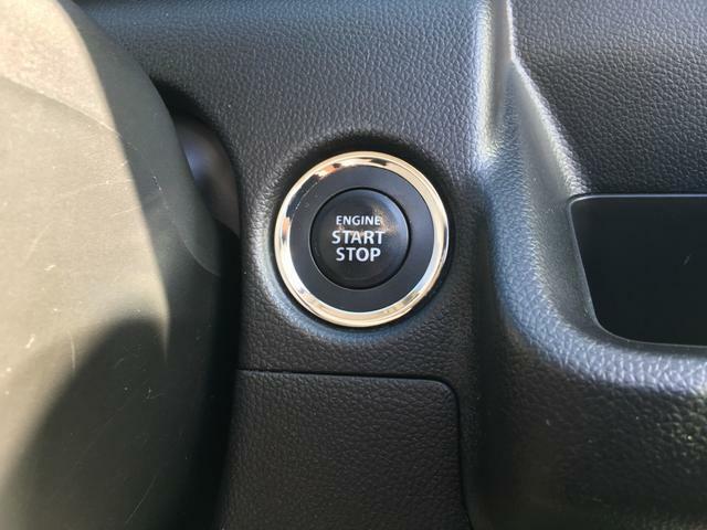 この黒いボタンでエンジンを始動させます♪キーレスプッシュスタート！