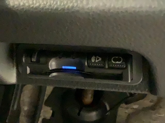 いまや快適なカーライフに欠かせないETCが付いています。