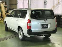 法定整備費用は本体価格に含まれております。洗練されたサービススタッフが法定整備を実施し、必要に応じて交換・修理作業を施したうえで、安心してお乗りいただける状態にしてお引渡し致します。