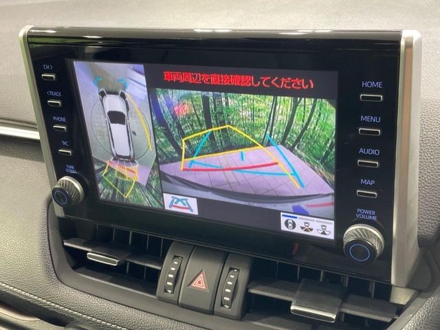【パノラミックビューモニター】専用のカメラにより、上から見下ろしたような視点で360度クルマの周囲を確認することができます☆死角部分も確認しやすく、狭い場所での切り返しや駐車もスムーズに行えます。