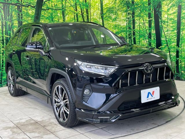 大好評のボディコーティング「弾スプラッシュコート」もご納車までに施工可能。通常のガラスコートと異なる、耐久年数6年の無機質ガラスコーティングが、ボディをキレイな状態に保ってくれます。