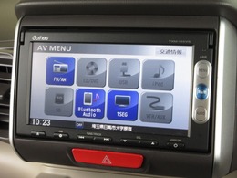 ナビゲーションはギャザズメモリーナビ（VXM-155VSi）を装着しております。AM、FM、CD、DVD再生、Bluetooth、ワンセグTVがご使用いただけます。初めて訪れた場所でも安心ですね！