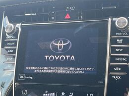 【メーカー純正ナビ】インテリアに溶け込むスタイリッシュな「専用設計」メーカーナビを装備♪視認性や操作性など基本性能にも優れ、より上質なカーライフをお楽しみいただけます。