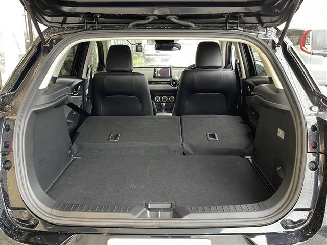 【シートアレンジ】乗せる人数、荷物によってシートアレンジは自由自在です！軽い力でシートを動かせます。開口部は低く、重い荷物もラクに積み下ろしできます。