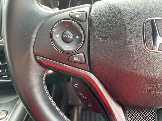 運転しながらも操作可能なステアリングリモコン装備！より快適なドライブを！