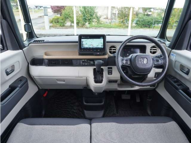 【インパネ周り】運転しやすいインパネ周りです！見やすいレイアウトで快適なドライブをサポートします！