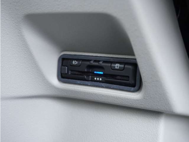 【ETC】今や高速道路の必需品です。通行料金の割引やスマートICの通過に欠かせません。