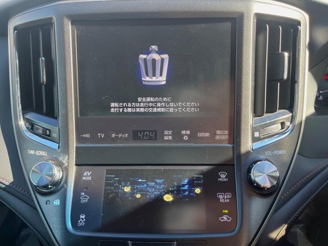 【メーカー純正ナビ】インテリアに溶け込むスタイリッシュな「専用設計」メーカーナビを装備♪視認性や操作性など基本性能にも優れ、より上質なカーライフをお楽しみいただけます。