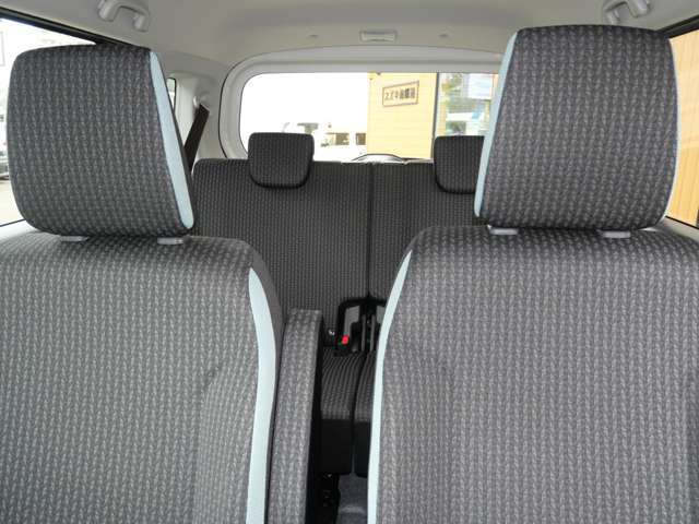 高めに設定した前席ヒップポイントが見晴らしのよい運転視界を実現。運転がしやすく、乗り降りもスムーズに行なえますよ！