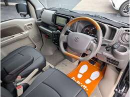 ★　4WDターボ　・　切り替え式オート四駆　・　社外ウッドコンビステアリング装着です！　★　ブラックシートカバー　・　社外ブラックひじ掛けパーツ　・　ケンウッドナビ　・　Bカメラと内装カスタムです！