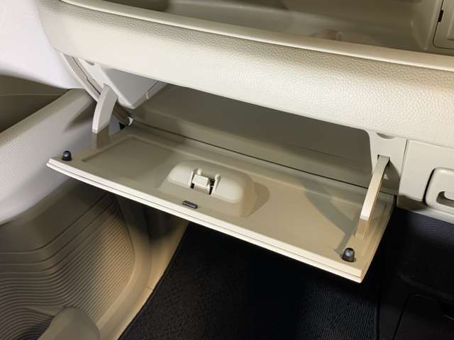【アクセス便利】当店は竜王IC・栗東湖南ICから車で15分。滋賀県湖南市にある大型ショッピングセンター『イオンタウン湖南』内にある自動車販売店です。お買い物ついでにお気軽にお立ちよりください。