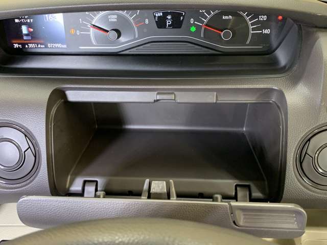 【アクセス便利】当店は竜王IC・栗東湖南ICから車で15分。滋賀県湖南市にある大型ショッピングセンター『イオンタウン湖南』内にある自動車販売店です。お買い物ついでにお気軽にお立ちよりください。