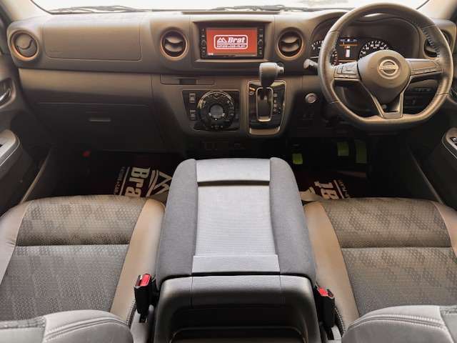 4WD　アラウンドビューモニター　デジタルミラー　小窓・網戸　ETC　ドラレコ　イージークローザー　純正ナビBluetooth接続　純正アルミホイール　パートタイム4WD