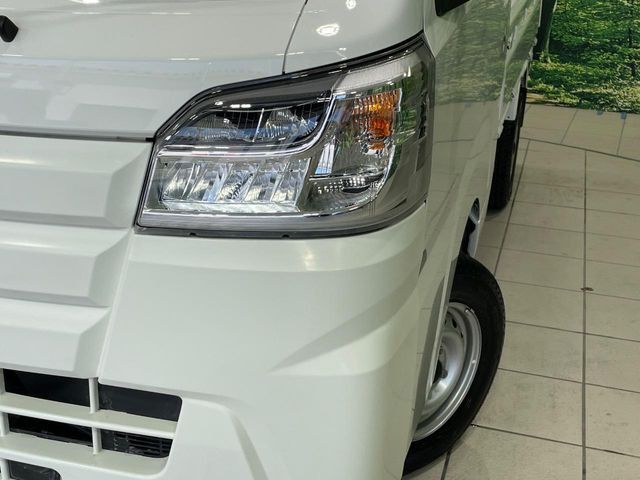 【LEDヘッドライト】悪天候や夜間走行時も良好な視界を確保し安心して運転できる高輝度LEDヘッドライトを装備！点灯速度が早く、消費電力も抑えられています。