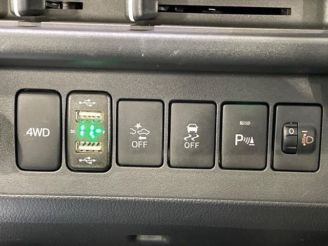4WDのお車ですので、雪道でも安心です♪降雪地地域にお住まいの方以外にも、ウィンタースポーツが趣味の方や降雪地域へ帰省される機会がある方にもおすすめ！