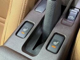 【シートヒーター】寒い日に重宝するシートヒーター！エアコンより早く温まってくれるので寒がりの人も安心ですね♪エアコンの温風は乾燥するから苦手、という方にもをおすすめです。