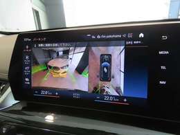 リアビューカメラ。ガイドラインとパークディスタンスコントロールで安全に車庫入れ可能。