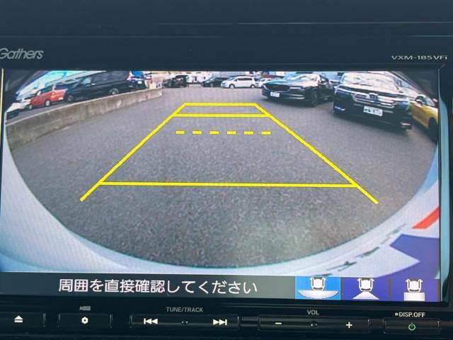 【バックカメラ】駐車時に後方がリアルタイム映像で確認できます。大型商業施設や立体駐車場での駐車時や、夜間のバック時に大活躍！運転スキルに関わらず、今や必須となった装備のひとつです！