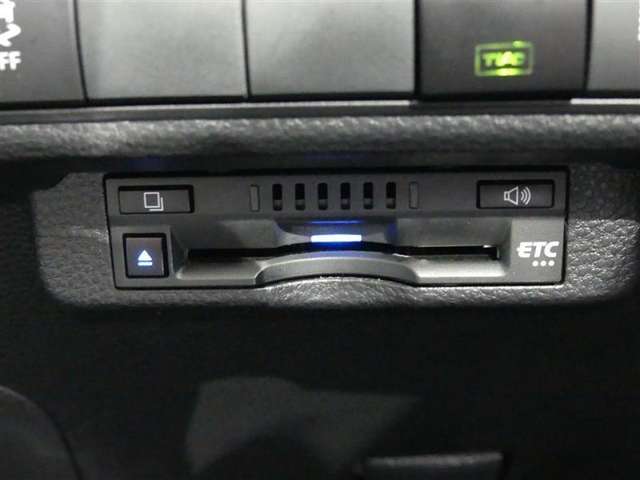 ETC車載器付きです。高速道路の料金所もスムーズに通過できます。