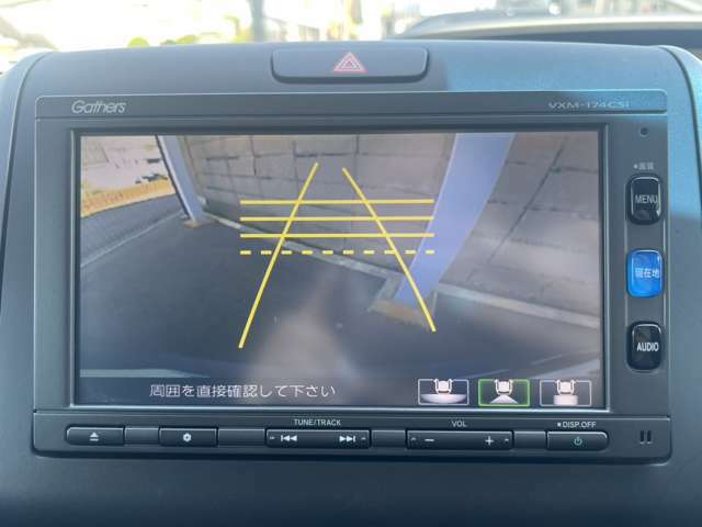 【バックカメラ】駐車が苦手な方でも安心してお乗りいただけます。リバース連動で画面が切り替わるのでとっても便利です。