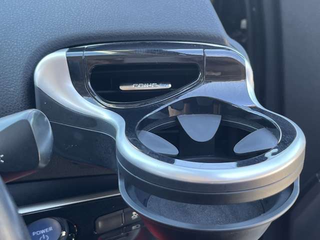 中古車をご購入するにあたって安心なアフターサービス。全国の正規ディーラー様にて保証修理が可能となるグレードアップ保証。詳しくはスタッフまで！！