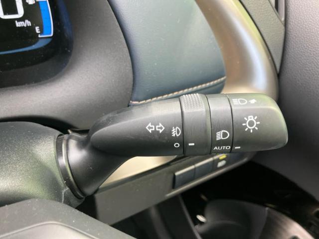 WECARSの展示場では実際に見て、触ってお車をお選びいただけます！知識の豊富な営業スタッフが様々なカーライフをご提案いたします！