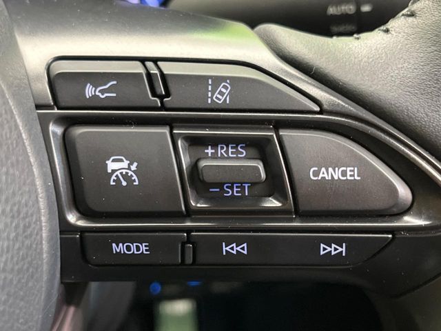 【レーダークルーズコントロール】高速道路での長距離走行が楽に！！自動で速度を保つクルーズコントロールが、衝突軽減システムと連携し、前方の車両を感知して車間を保つように速度調節してくれます！！
