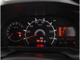 視認性に優れたメーターで、夜間走行も安心して運転できます！