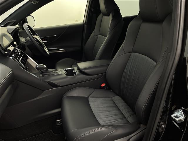 【助手席】きれいな助手席なので家族や友だちに乗ってもらっても安心です！新品のフロアマットのご注文も可能です。掲載箇所以外にご希望の写真がございましたらお気軽にお問い合わせ下さい。