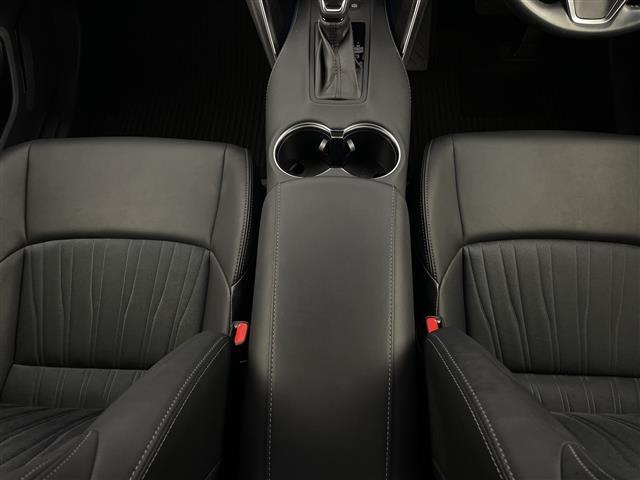 【ドリンクホルダー】長時間のドライブを快適に過ごすために、必須の車内アイテムですね。