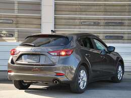 魂動デザインが光るアクセラ！「技術って、愛だ」を体現した運転のしやすさが自慢です。 Axela shines with KODO design！ Proud of its easy driving that embodies Technology is love.